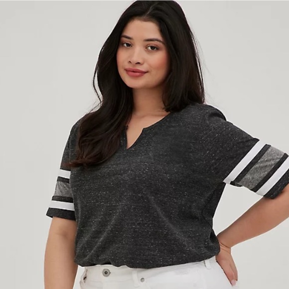 NWT! TORRID 2 NOTCH VARSITY TEE - TRIBLEND JERSEY BLACK - Picture 1 of 8